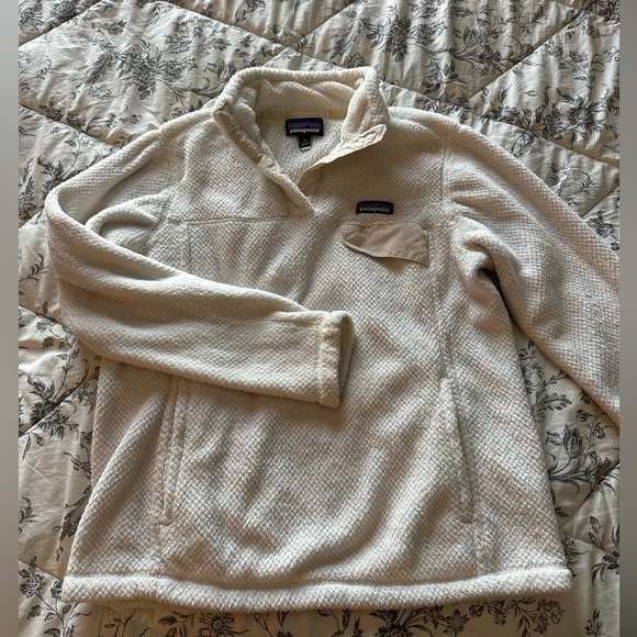 Women’s medium Patagonia quarter button up pet and smoke free - Picture 4 of 6